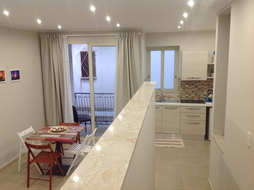 Casa Lucrezia Apartment จีอาร์ดีนี นักซอส ภายนอก รูปภาพ